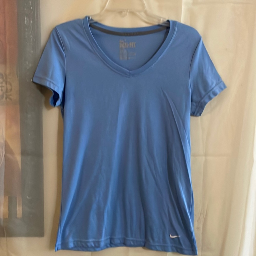 Nike Dri-FIT
Women's Tee Size Small EUC